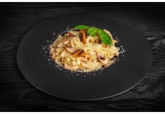 Паста с грибами и курицей