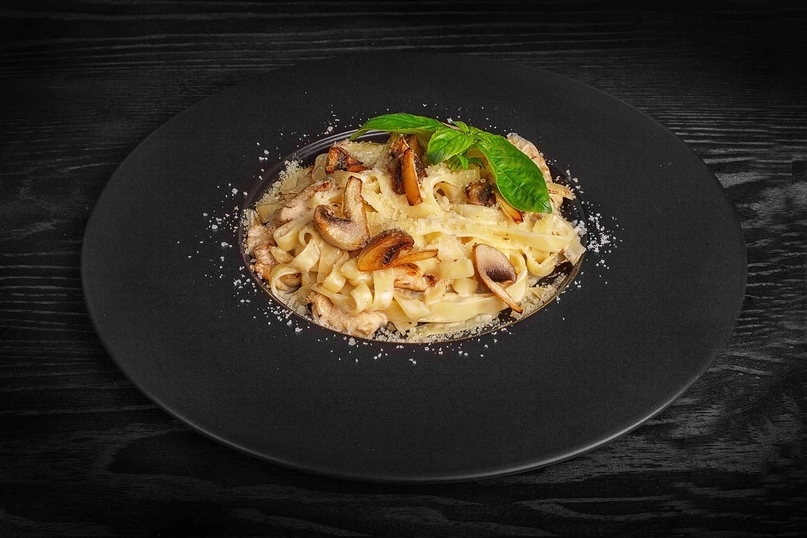 Паста с грибами и курицей